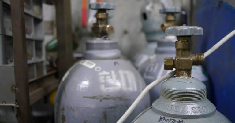 Can You Lay A Propane Tank On Its Side