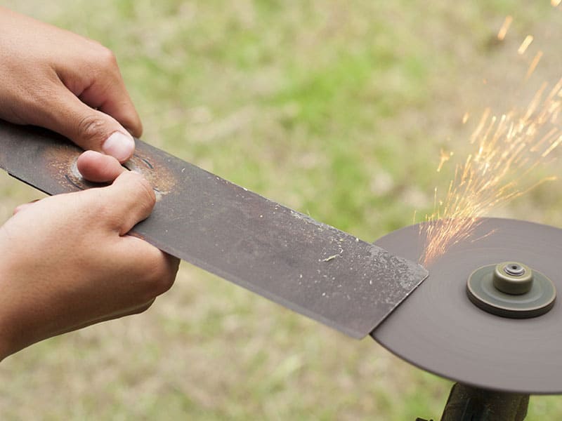 Keep Your Lawn Mower Blades Sharp for Wet Grass