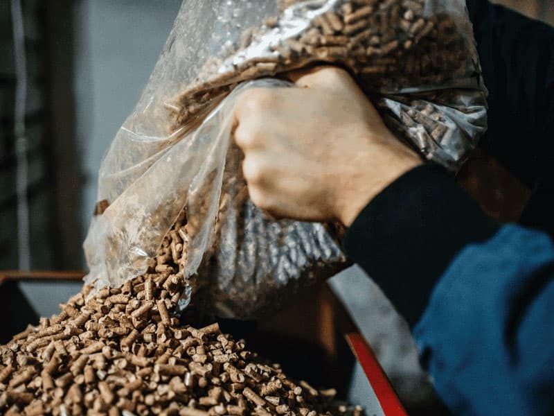 Efficiency of wood pellets in a pellet stove