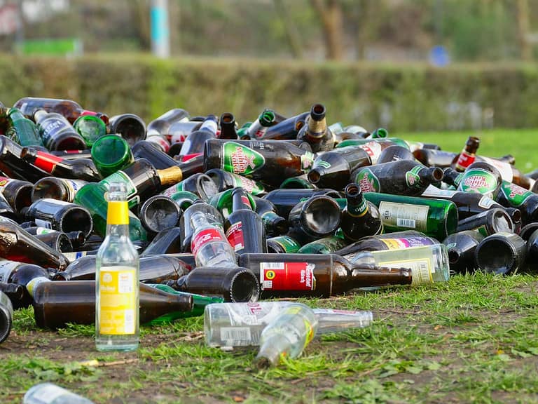 How to Deal with Neighbors Throwing Trash in My Yard