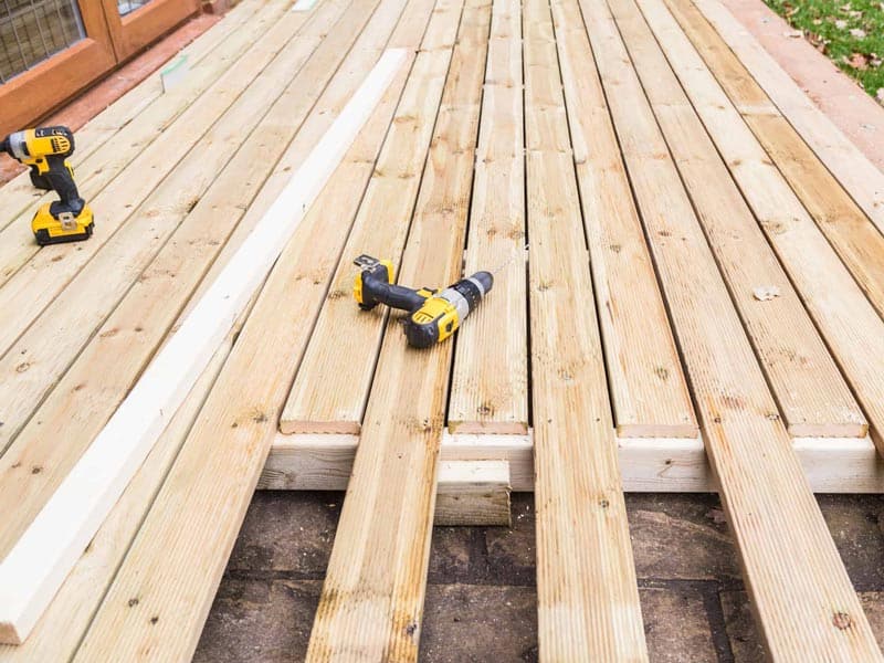 Choosing the right Deck Lumbers to avoid Wood Splitting